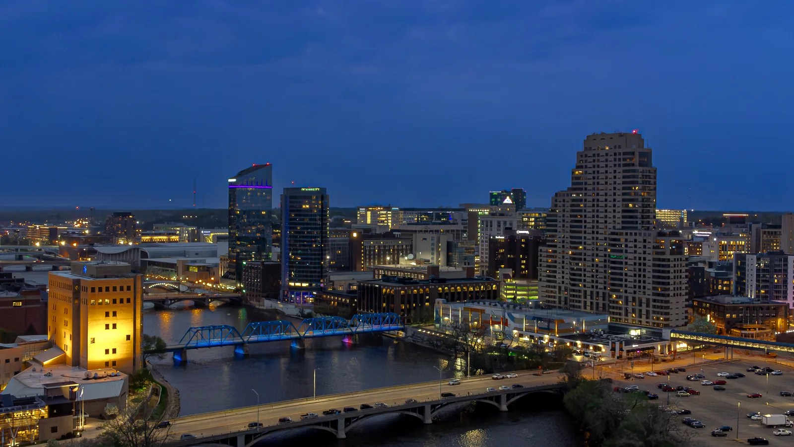Grand Rapids, MI skyline background